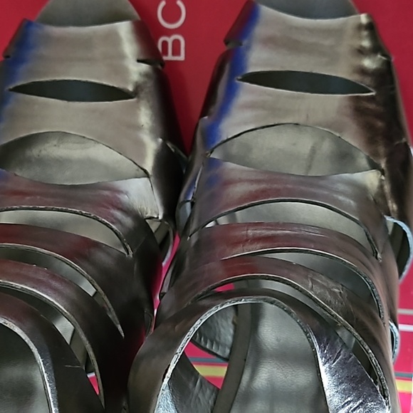 BCBGGirls wedge in 10M Pewter/Moonstone smooth met/suede - Picture 11 of 13